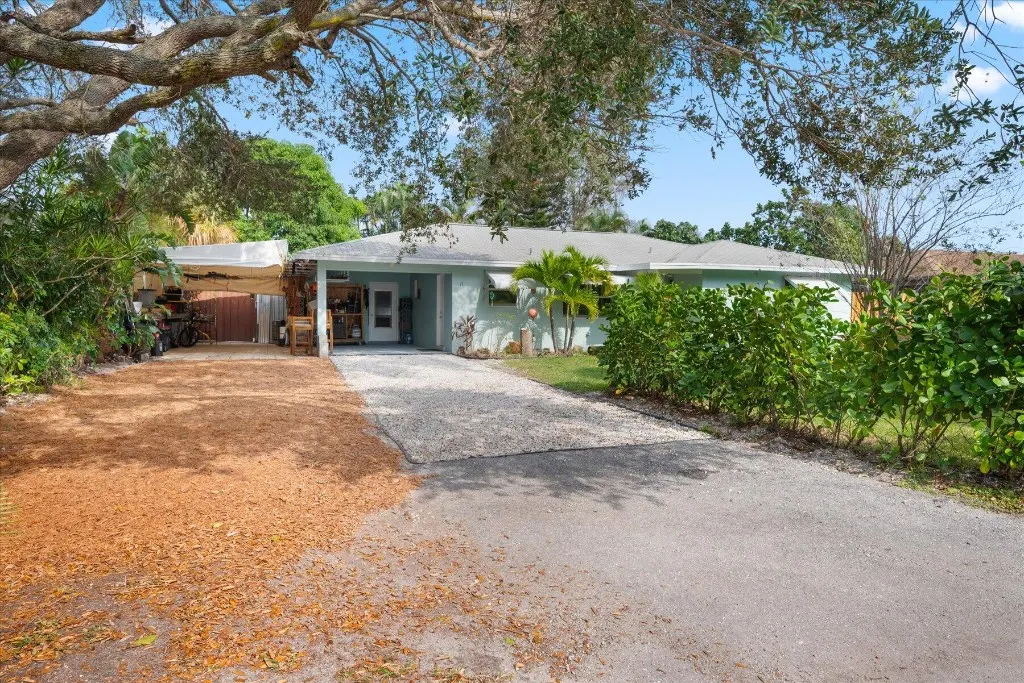 117 E Riverside Dr, Jupiter